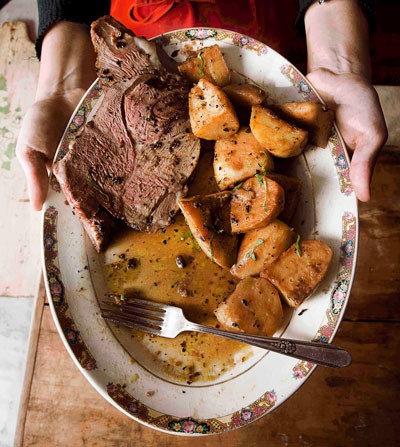 Roast leg of lamb with potatoes (Cosciotto di agnello con patate)