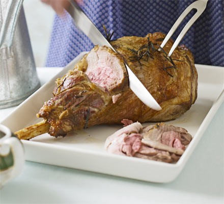 Roast leg of lamb with rosemary and red wine gravy