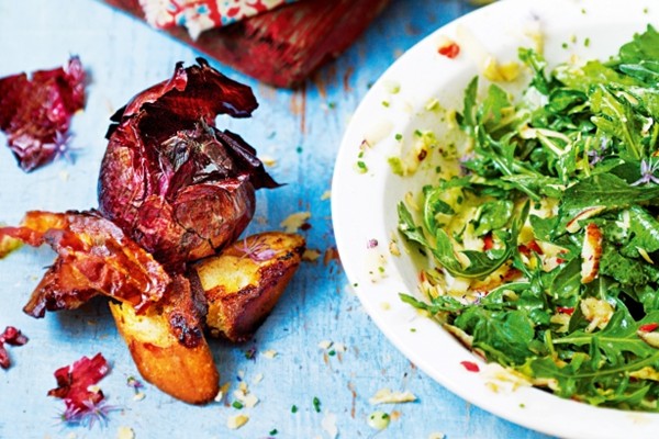 Roast onion salad with blue cheese dressing