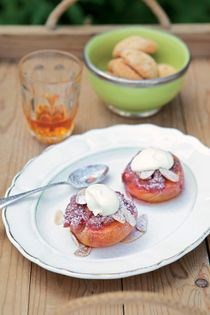 Roast peaches with amaretti