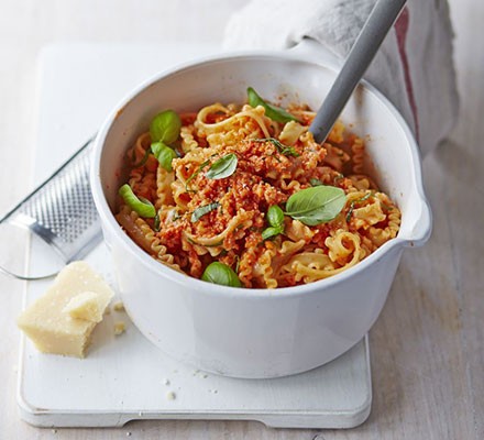 Roast pepper pesto with pasta 
