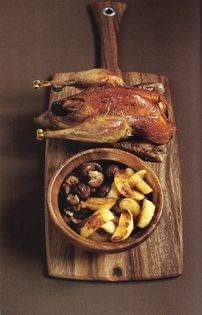 Roast pheasant with caramelized apples