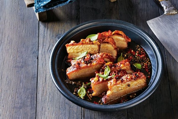 Roast pork belly with black pepper caramel