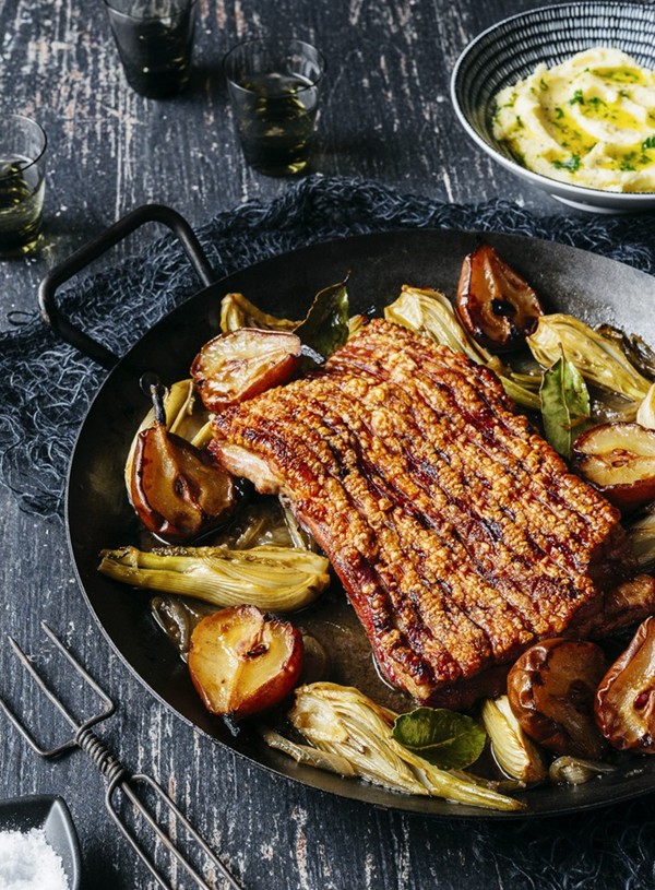 Roast pork belly with pears, ginger and fennel