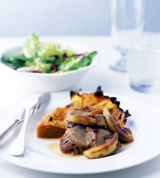 Roast pork tenderloin with apples and cider sauce