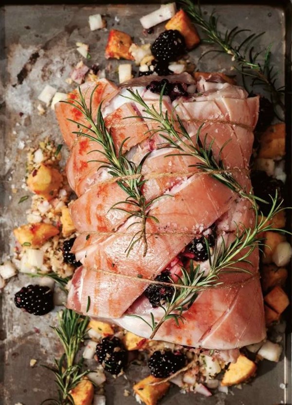 Roast pork with apples & blackberries