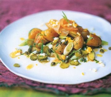 Roast potato salad with smoked salmon