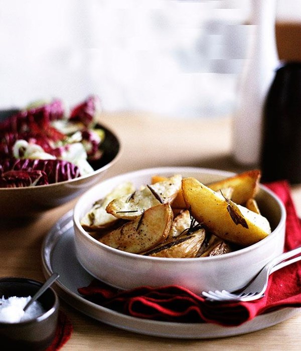 Roast potatoes with rosemary and sage (Patate al forno)