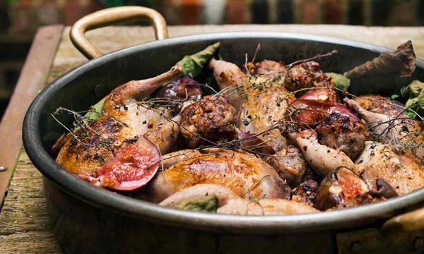 Roast quail with pine kernels and figs