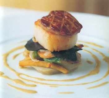 Roast scallop with artichoke barigoule