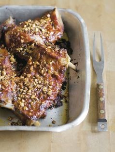 Roast spare ribs with toasted garlic (Travers rôti, ail grillé)