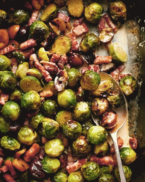 Roast sprouts with bacon, chestnuts and cream 
