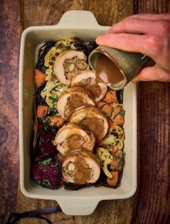Roast stuffed chicken with almonds, chestnuts and caramelised shallots (Pollo arrosto farcito con mandorle, castagne e scalogno caramellato)