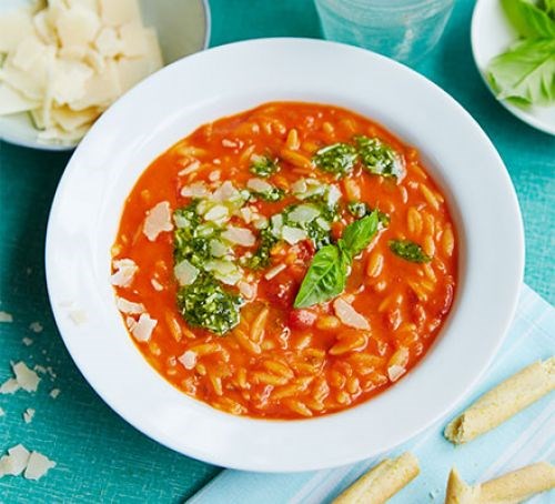 Roast tomato soup with pasta