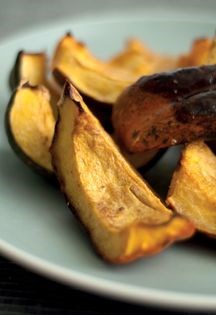 Roasted acorn squash (Pechena tikva)