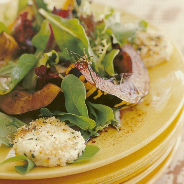 Roasted acorn squash salad with warm goat cheese rounds