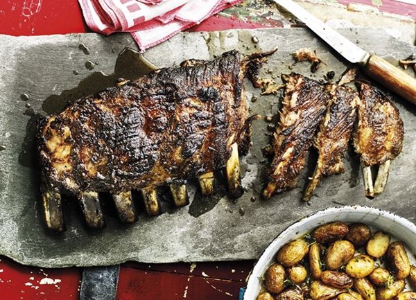 Roasted and grilled pork ribs with quince glaze