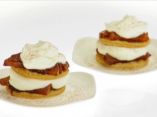 Roasted apple pies with whipped cream