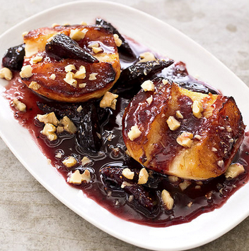 Roasted apples with dried figs and walnuts