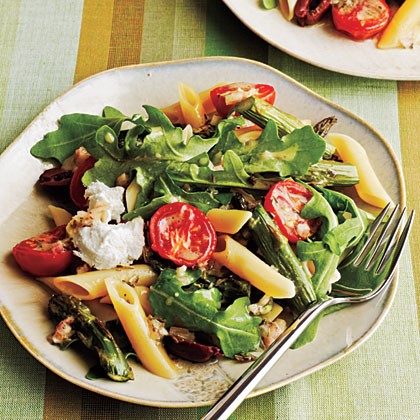 Roasted asparagus and tomato penne salad with goat cheese