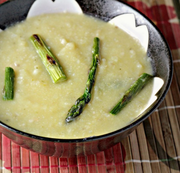 Roasted asparagus and white bean soup