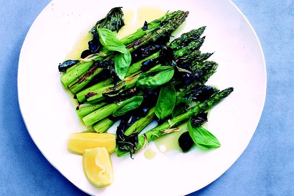 Roasted asparagus with Niçoise olives and basil