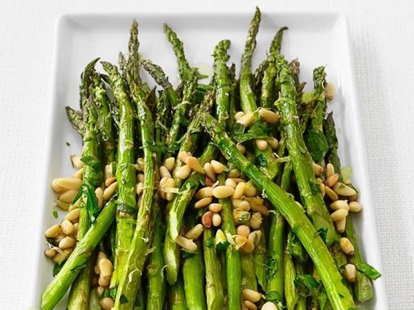 Roasted asparagus with pine nuts