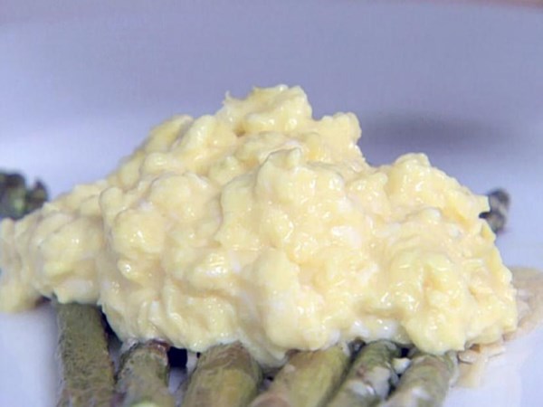 Roasted asparagus with scrambled eggs