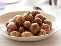 Roasted baby potatoes with herbs and garlic