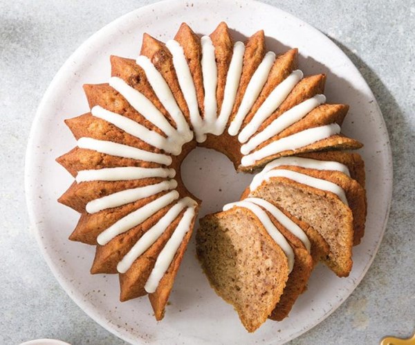 Roasted banana rum bundt cake [vanilla cream cheese glaze]