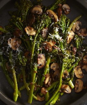 Roasted broccolini with winey mushrooms