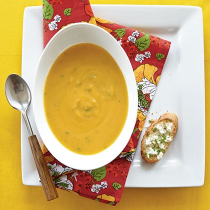 Roasted butternut soup with goat cheese toasts
