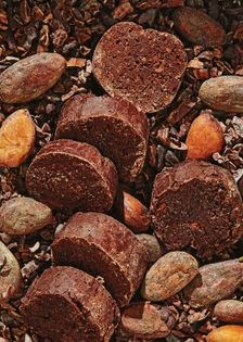 Roasted cacao nibs and raw cane sugar (Tablea)