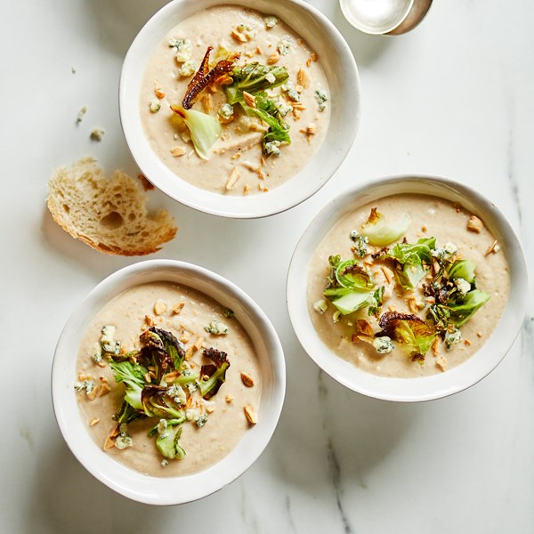 Roasted cauliflower & almond soup