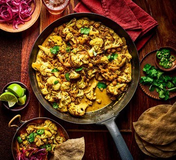 Roasted cauliflower & chickpea coconut curry