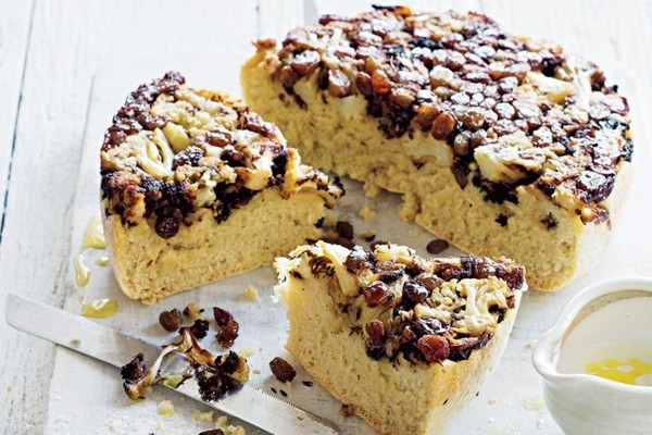 Roasted cauliflower & raisin upside-down bread