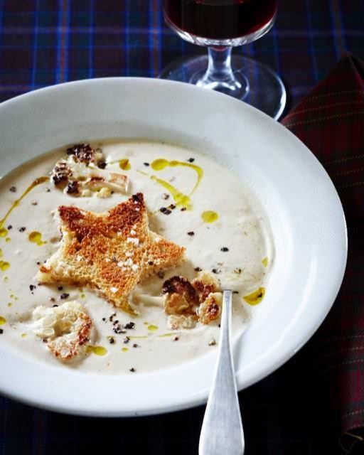 Roasted cauliflower soup with star toast