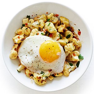 Roasted cauliflower with a fried egg