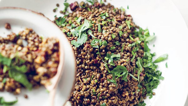 Roasted cauliflower with Lebanese lentils and kaniwa