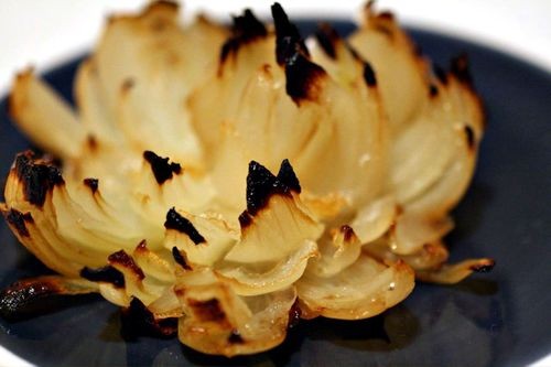 Roasted "chrysanthemum" onions
