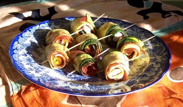 Roasted courgette rolls