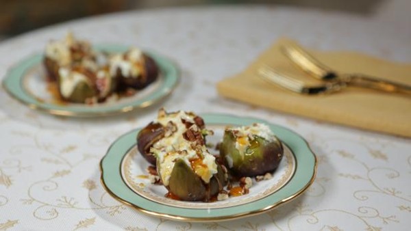 Roasted figs with goat cheese and vanilla honey