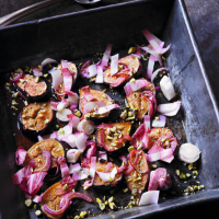 Roasted figs with sticky balsamic dressing