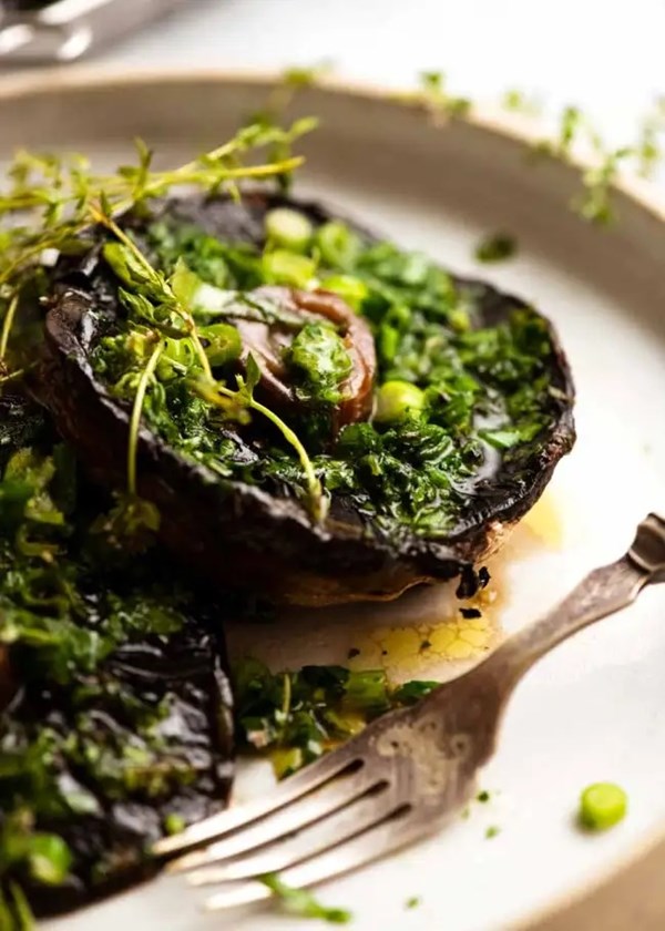 Roasted flat mushrooms with green onion, thyme & butter