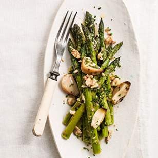Roasted garlic & asparagus salad
