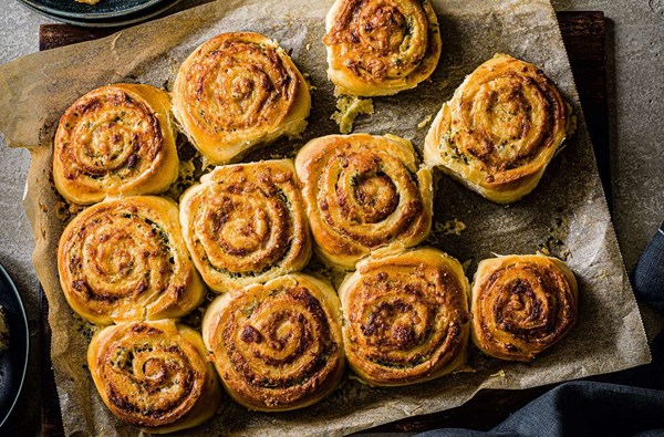 Roasted garlic & cheese swirl buns