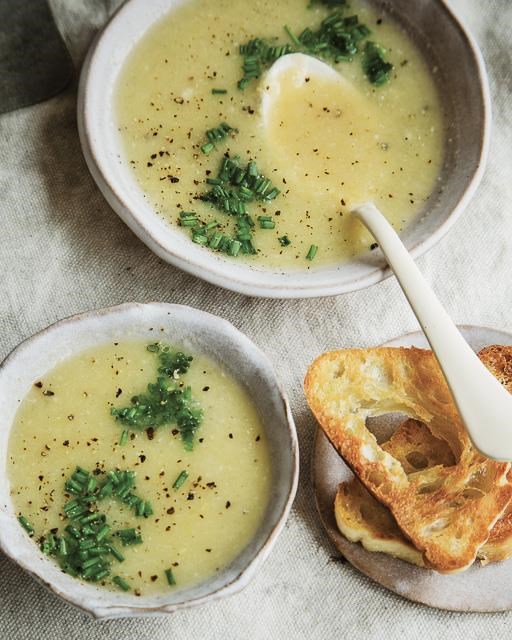 Roasted garlic and leek soup