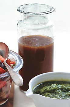 Roasted garlic-balsamic steak sauce
