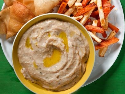Roasted garlic bean dip
