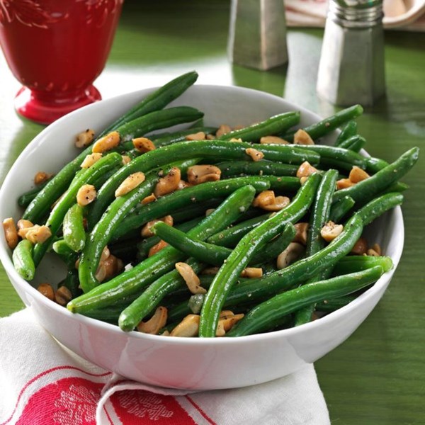 Roasted garlic green beans with cashews